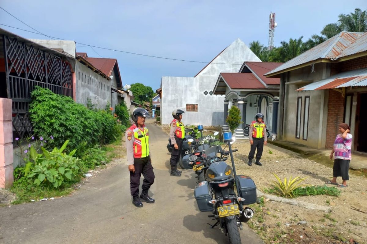 Polres Pasaman Barat patroli ke rumah warga antisipasi aksi pencurian