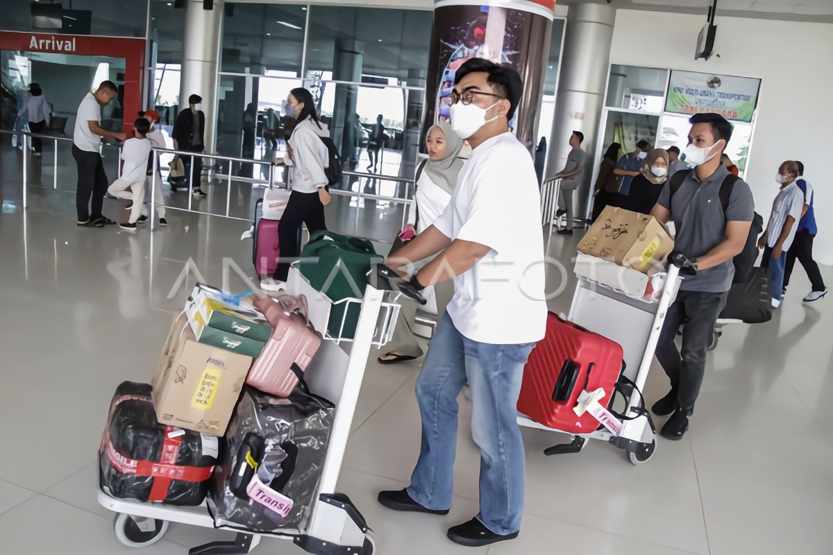 Kepadatan penumpang arus balik Lebaran di Bandara Tjilik Riwut mulai terjadi
