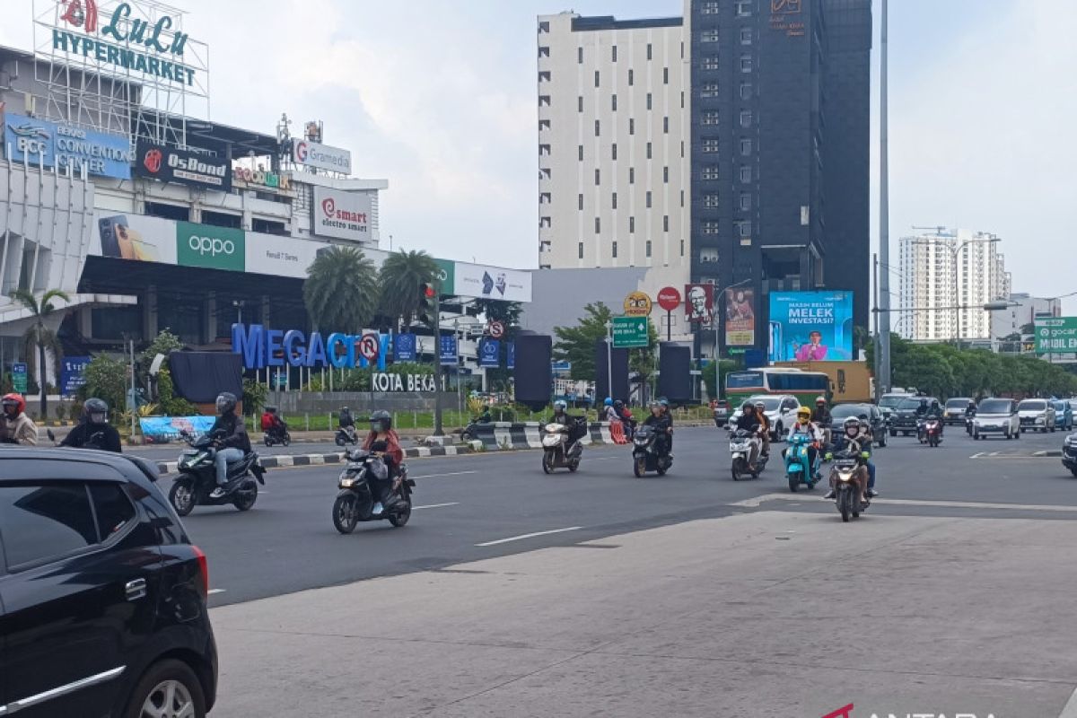 Pergerakan pemilir sepeda motor H+3 di Kalimalang cenderung landai