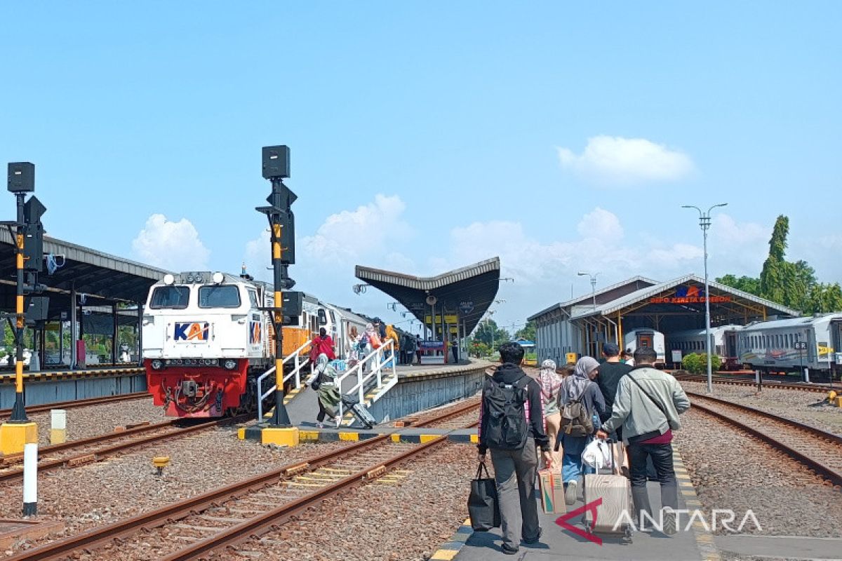KAI Cirebon sebut penumpang arus balik masih tinggi