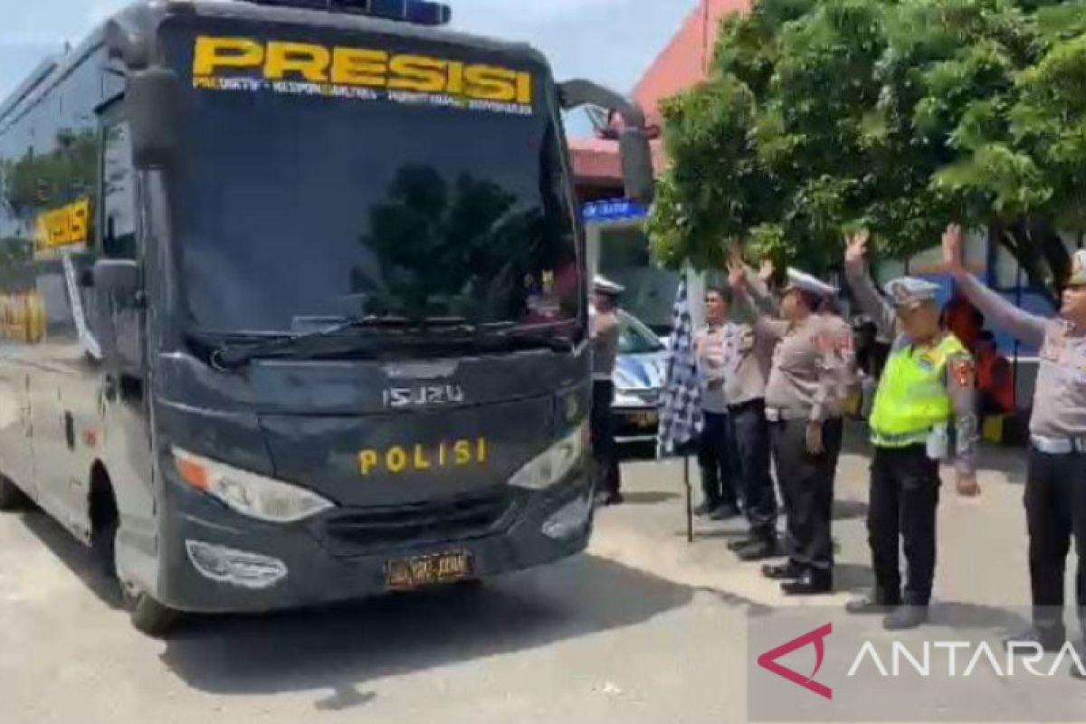 Polres Bangka Barat siapkan bus bantu warga di Pelabuhan Tanjungkalian