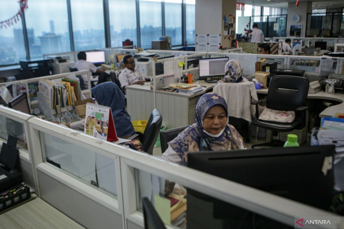 Government allows two-day WFH for civil servants: Minister