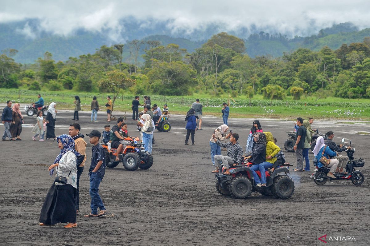 Sejumlah daerah dulang keuntungan dari pariwisata musim Lebaran 2023