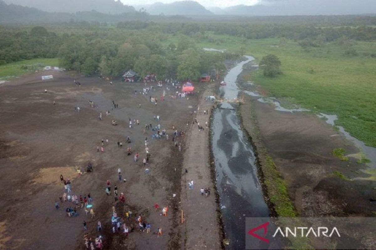 Wisata di lokasi bekas banjir material Gunung Kerinci