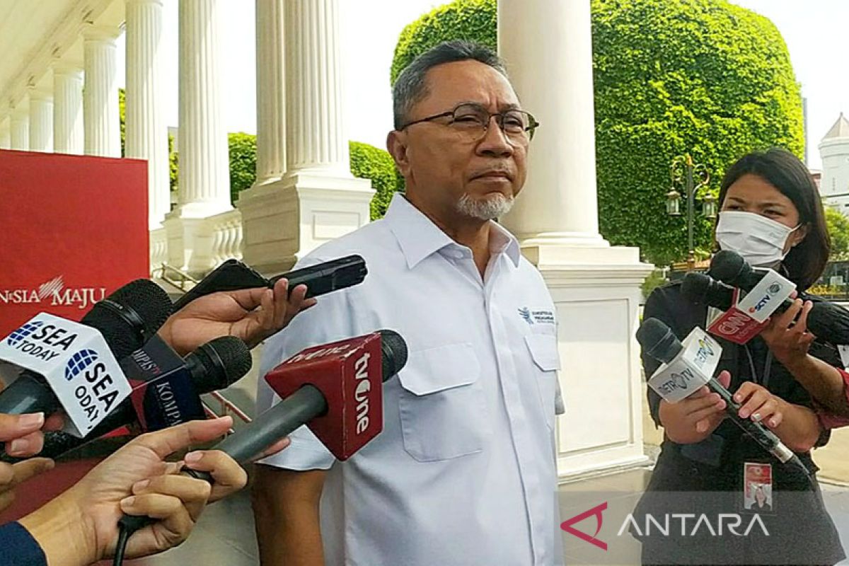 Trade Minister leaves for US to attend APEC MRT