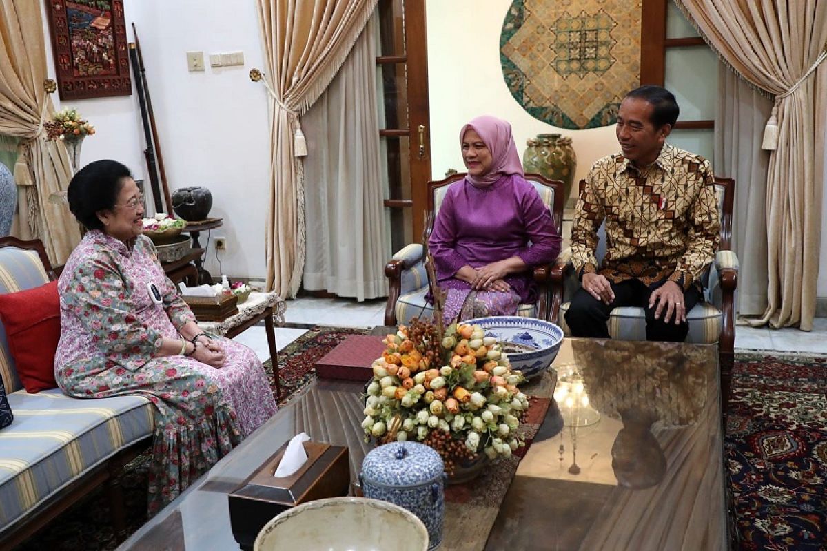 Presiden Jokowi dan Ibu Negara silaturahim ke kediaman Megawati