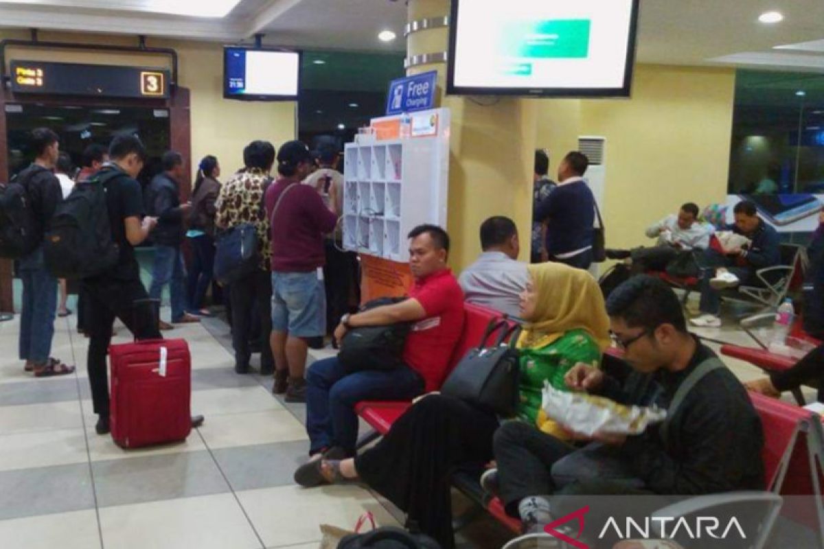 Jumlah penumpang pesawat di Bandara SMB II Palembang masih tinggi