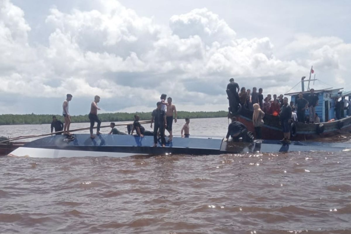 Speedboat rute Tembilahan-Tanjung Pinang terbalik di perairan Kateman