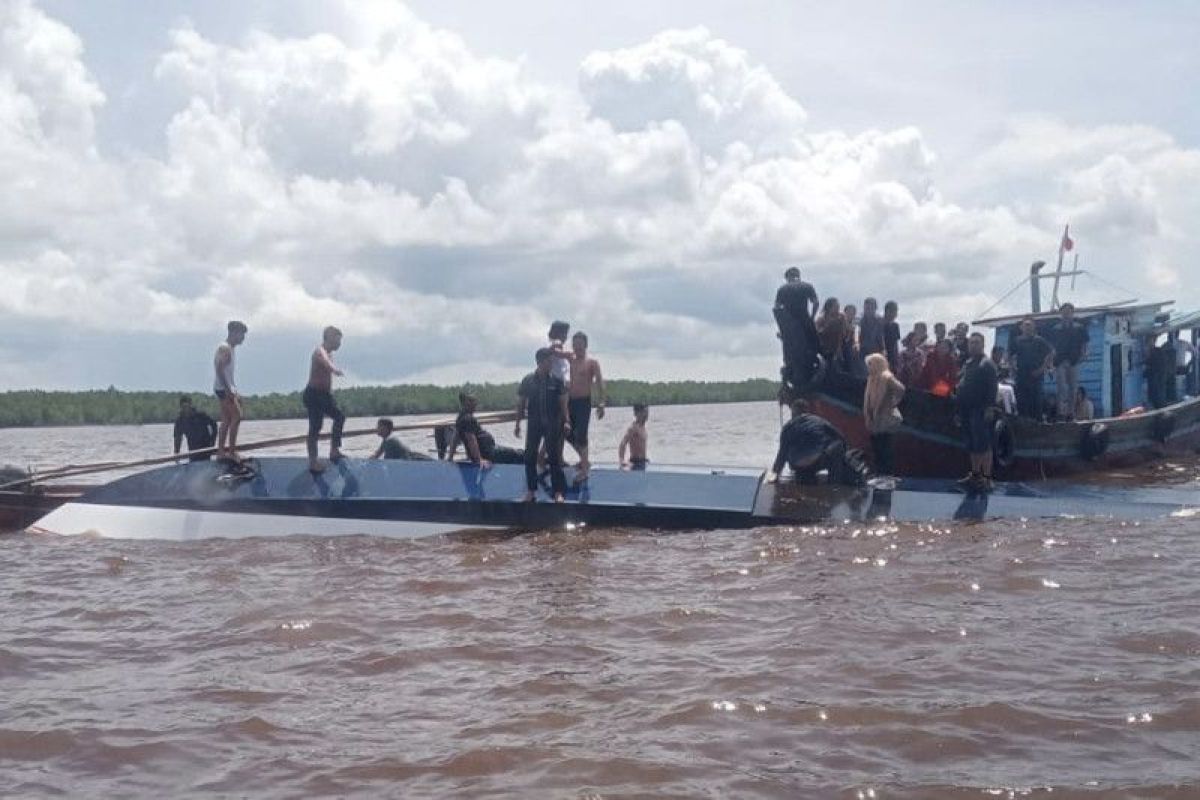Satu speedboat penumpang di Indragiri Hilir terbalik pada Kamis siang