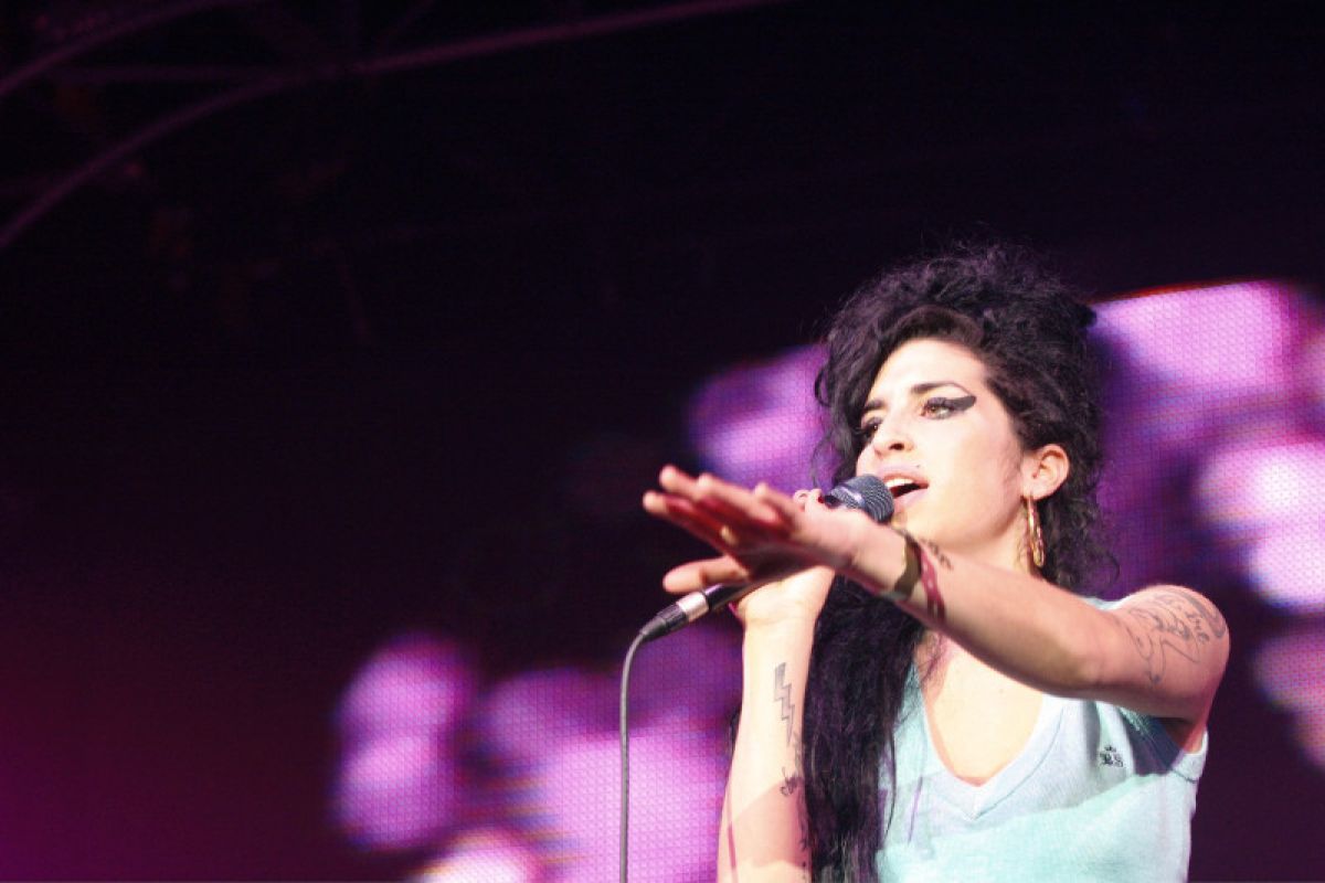 Catatan pribadi dan tulisan tangan Amy Winehouse akan dibukukan