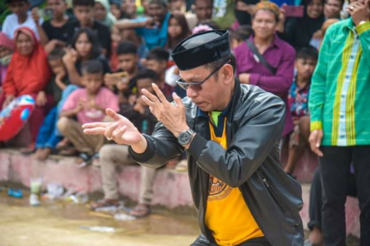 Bupati Buton mengajak masyarakat lestarikan warisan budaya Tari Mangaru