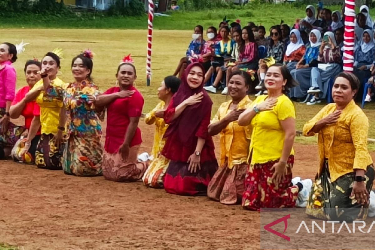 Penampilan tari Saman Aceh meriahkan hari Kartini di Biak Numfor