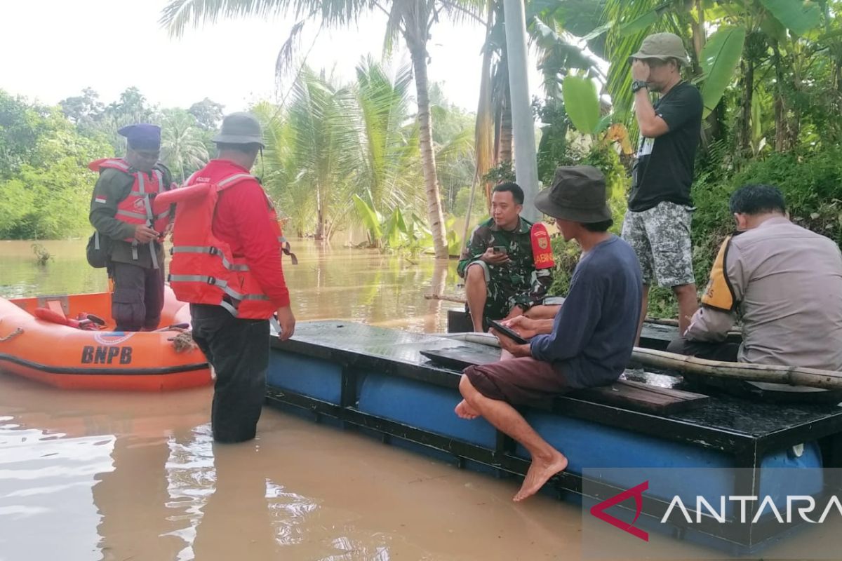 Kabupaten OKU di Sumsel dilanda banjir setinggi 3 meter