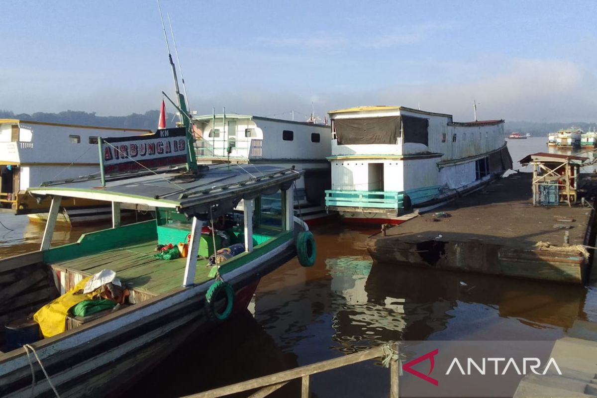 ARUS BALIK- Pergerakan penumpang di Dermaga Sungai Kunjang masih ramai
