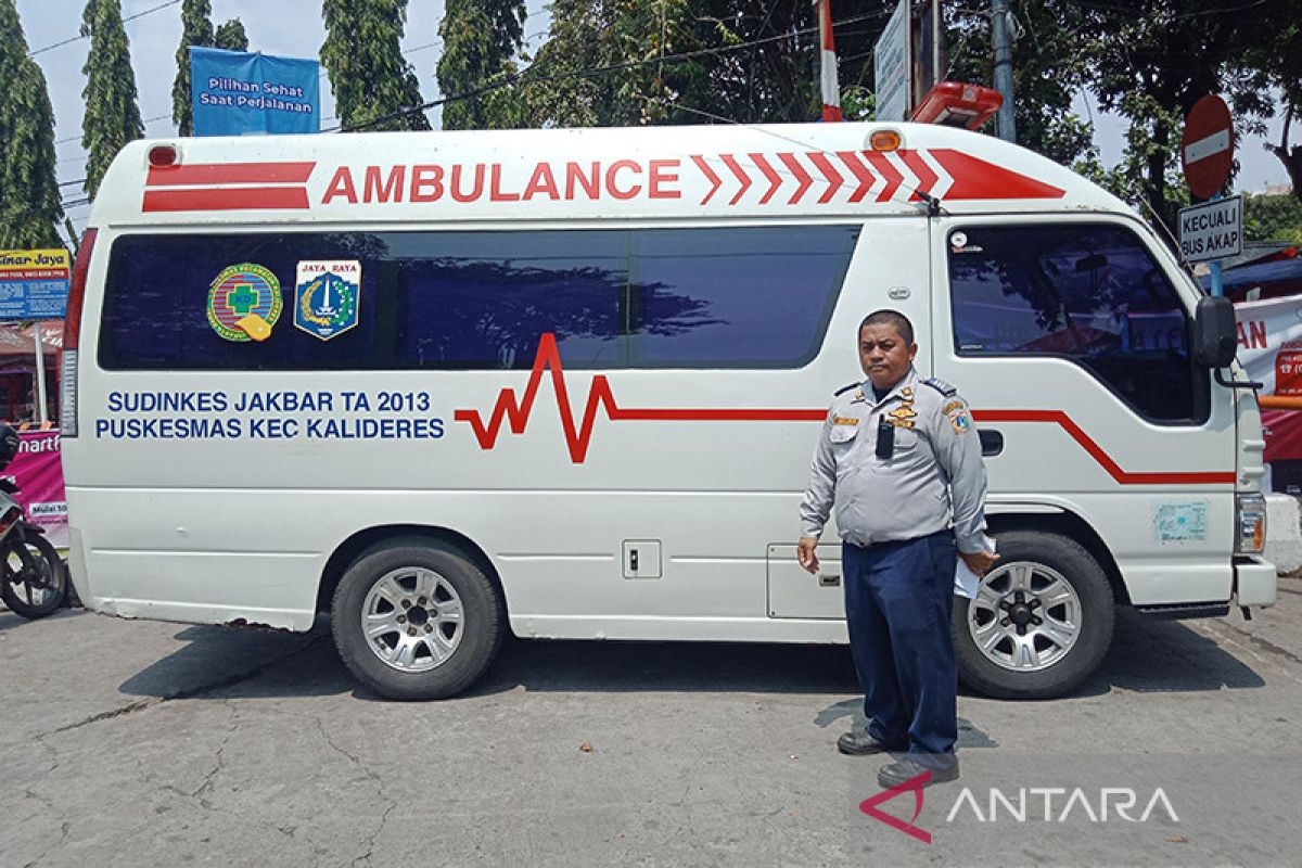 Dinkes DKI siagakan satu unit ambulans 24 jam di Terminal Kalideres