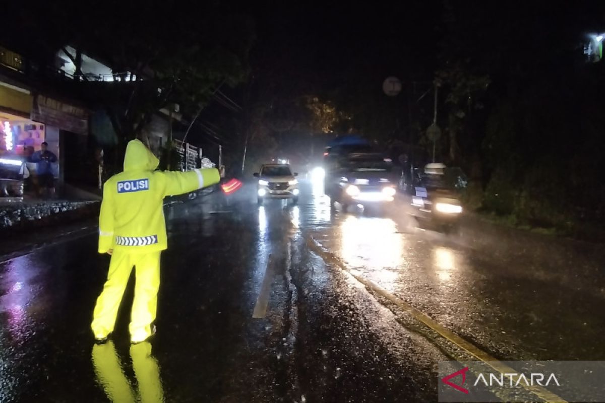 BMKG Bandung minta pemilir tak paksakan berkendara saat kondisi hujan