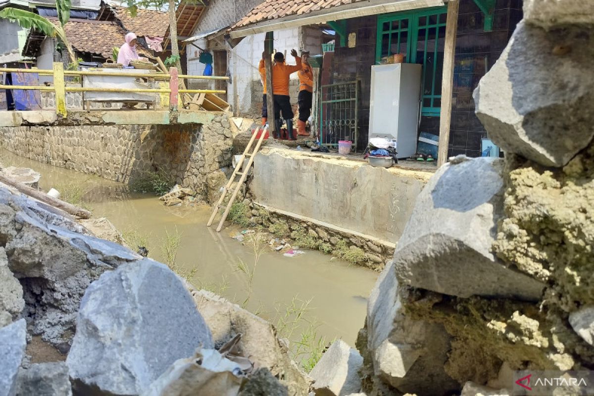 1.001 jiwa terdampak banjir bandang di Leuwisadeng Bogor