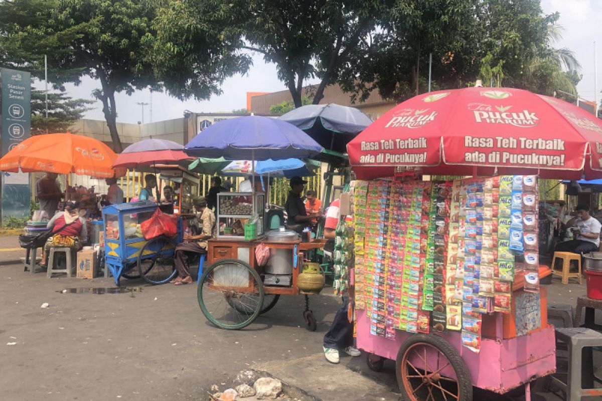 Pedagang stasiun Pasar Senen raup keuntungan lebih selama Lebaran