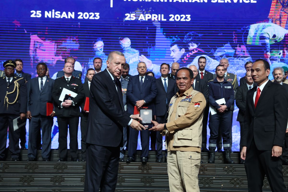 Indonesia receives Turkey's medal for SAR, humanitarian mission