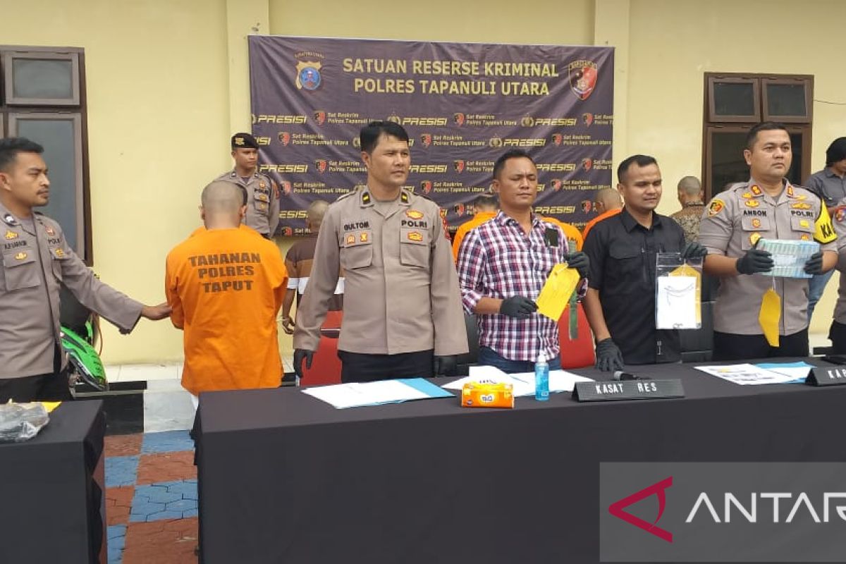 Polisi tangkap pencuri emas setengah kilogram