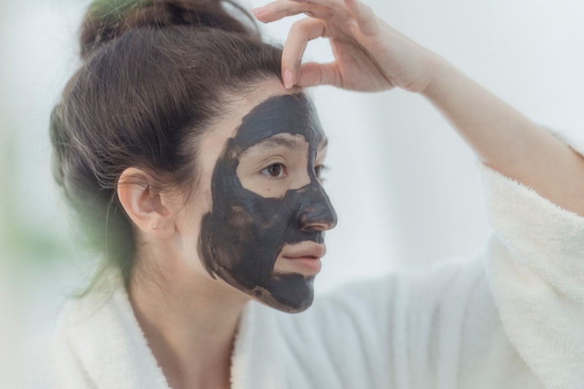 Azrina Beauty hadirkan Pure Charcoal Mud Mask untuk atasi komedo