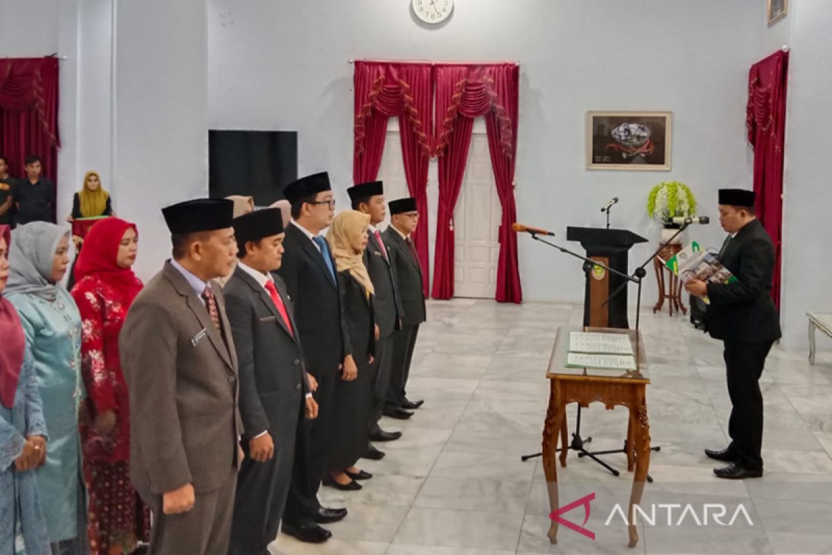 Bupati Seluma lantik enam kepala dinas hasil lelang