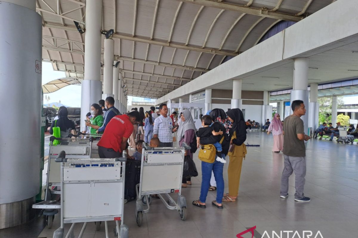 ARUS BALIK - Pemudik di Bandara Pangkalpinang H+6 terpantau ramai