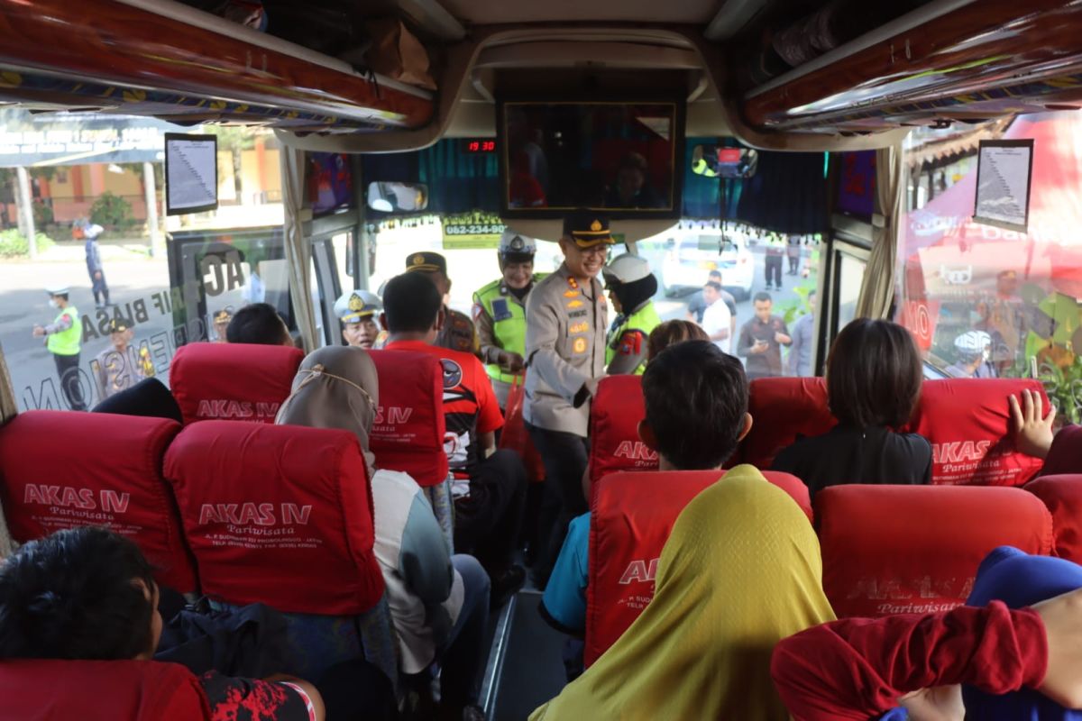 Polres Bondowoso berangkatkan lima bus program 