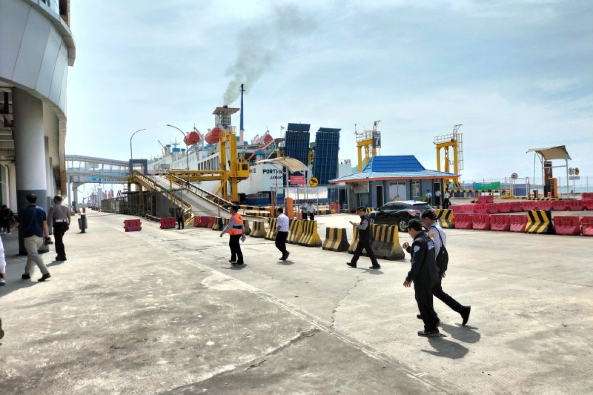 Pergerakan penumpang di Pelabuhan Bakauheni kembali lengang pada H+5 pagi