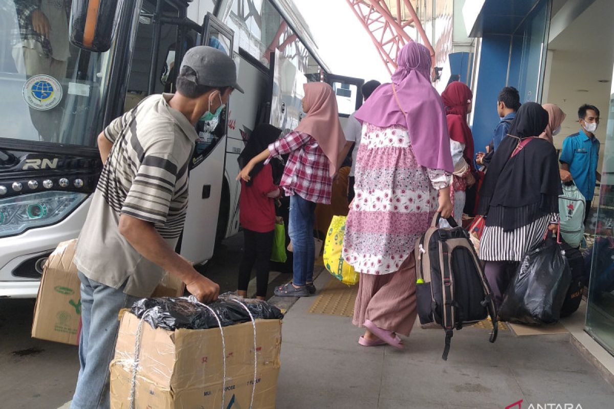 Terminal Pulo Gebang catat peningkatan jumlah penumpang 23 persen