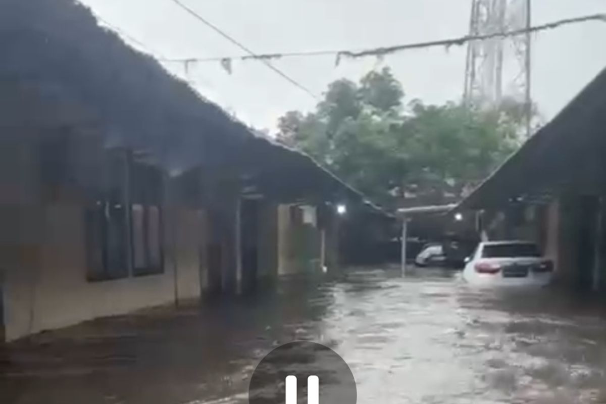 Asrama Polres Lombok Tengah diterjang banjir