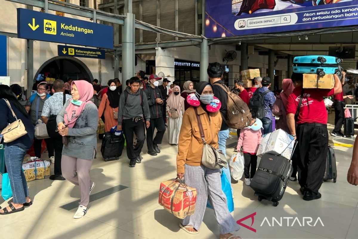 16.500 pemilir tiba di Stasiun Pasar Senen Jakarta