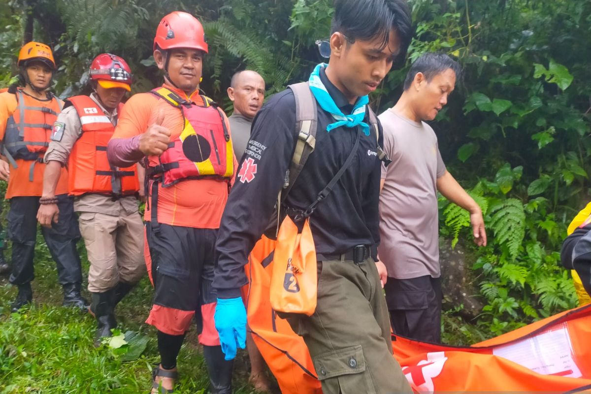 Tim SAR gabungan temukan jasad pelajar SMP tenggelam di sungai Cibeureum Sukabumi