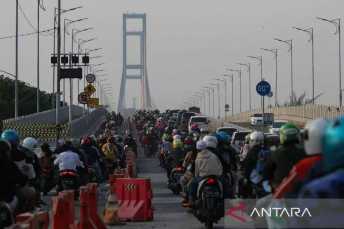 Lalu lintas di Suramadu, sementara masuk Surabaya 23.156 kendaraan