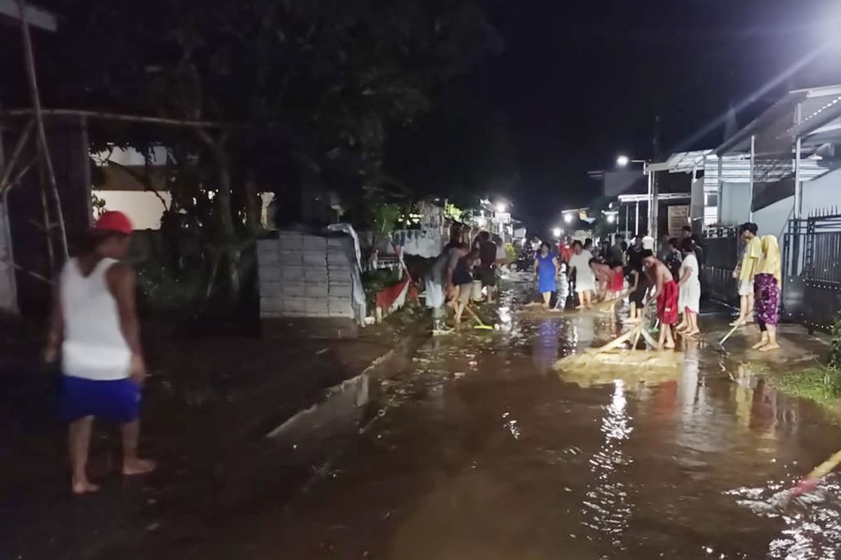 Tim gabungan evakuasi puluhan KK terdampak banjir Lumajang