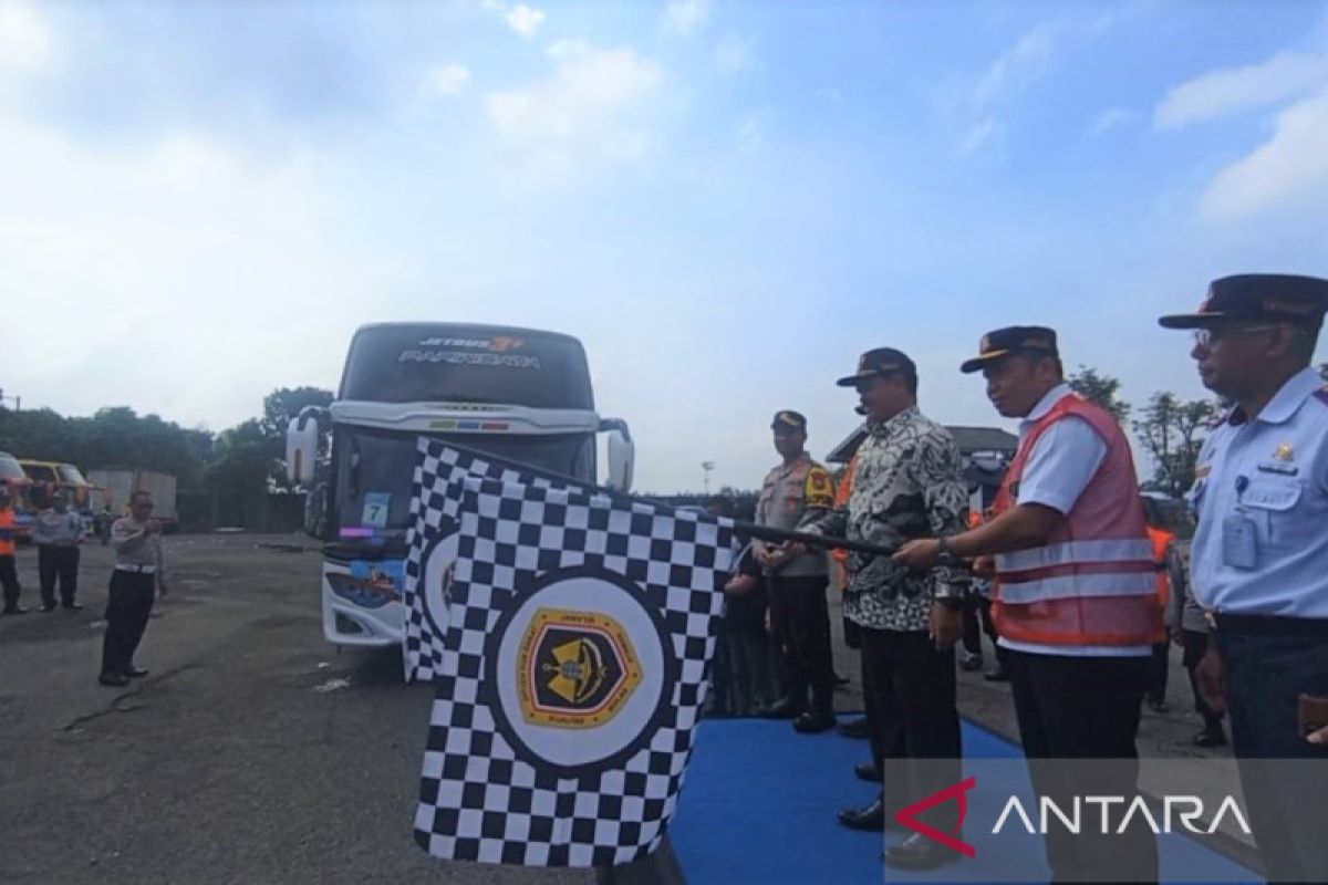 Wali Kota Madiun lepas 15 bus program balik gratis Lebaran 2023