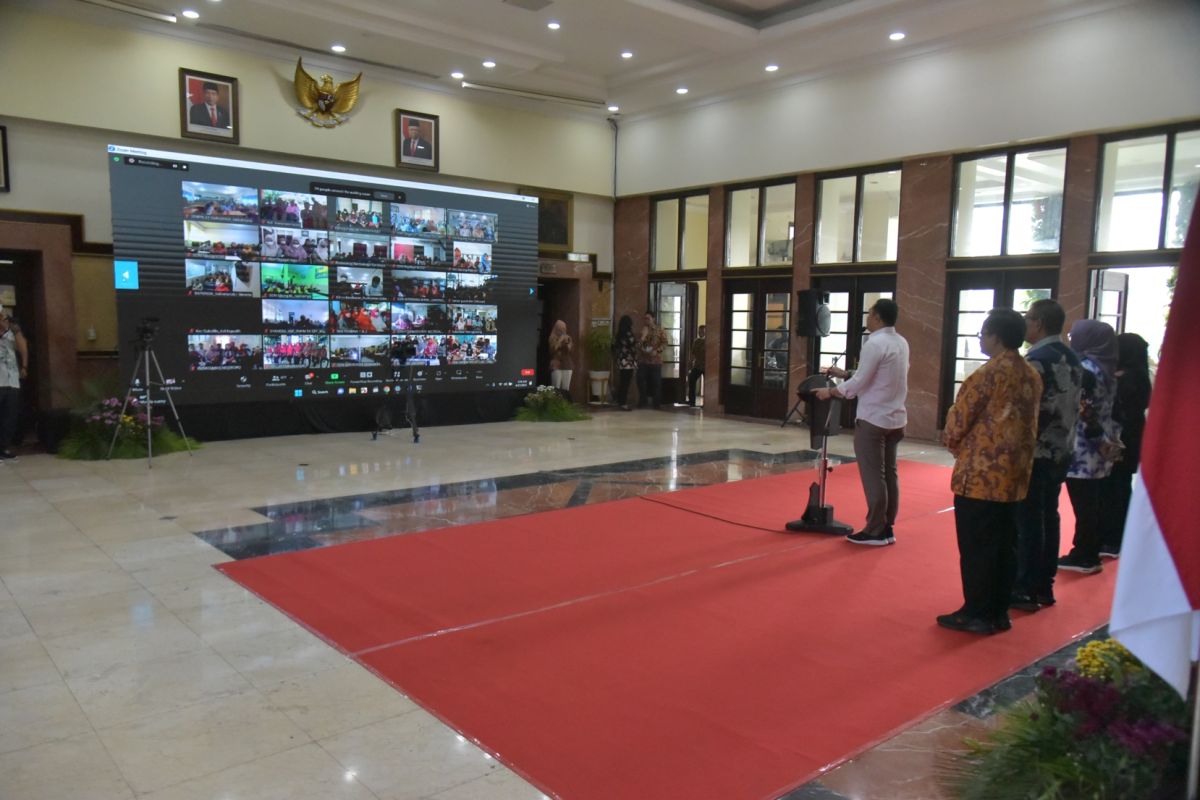 Wali Kota Surabaya ungkap perjuangan pertahankan honor tenaga non-ASN