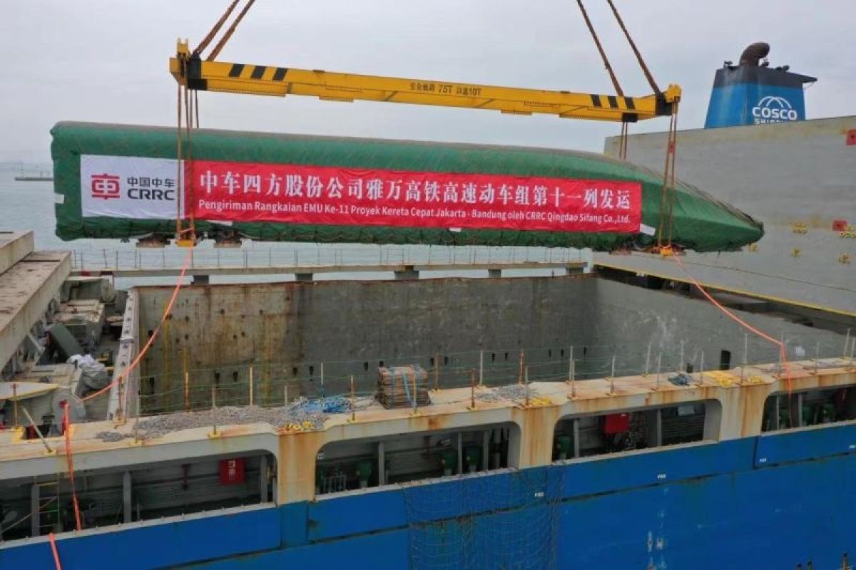Gelombang terakhir rangkaian kereta rel listrik untuk KCJB dikirim dari China