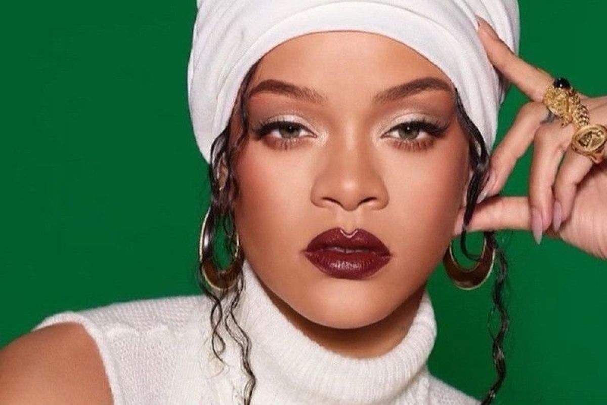 Rihanna jadi pengisi suara film animasi "The Smurfs Movie" yang tayang 2025 nanti