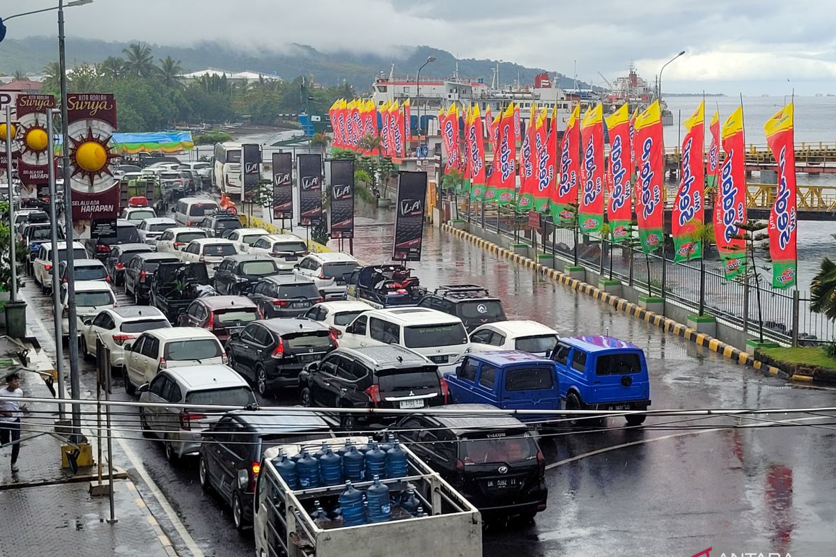 Satu jam ditutup, penyeberangan Ketapang-Gilimanuk dibuka kembali setelah cuaca membaik