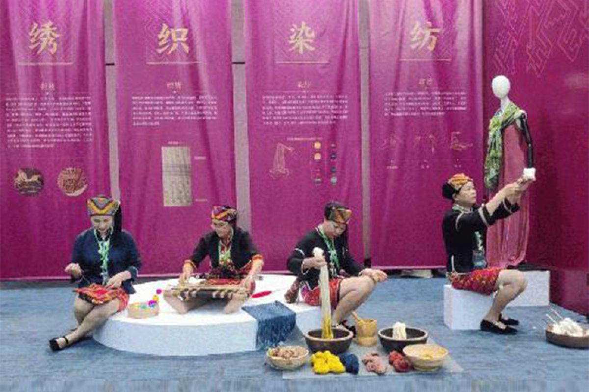 Embroideries from Ten ASEAN Countries Shown at the Hainan World Embroidery Culture Week