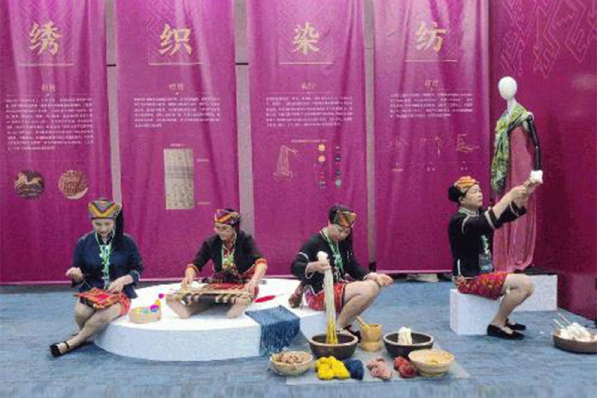 Bordir dari Sepuluh Negara ASEAN Ditampilkan pada Minggu Budaya Bordir Dunia Hainan