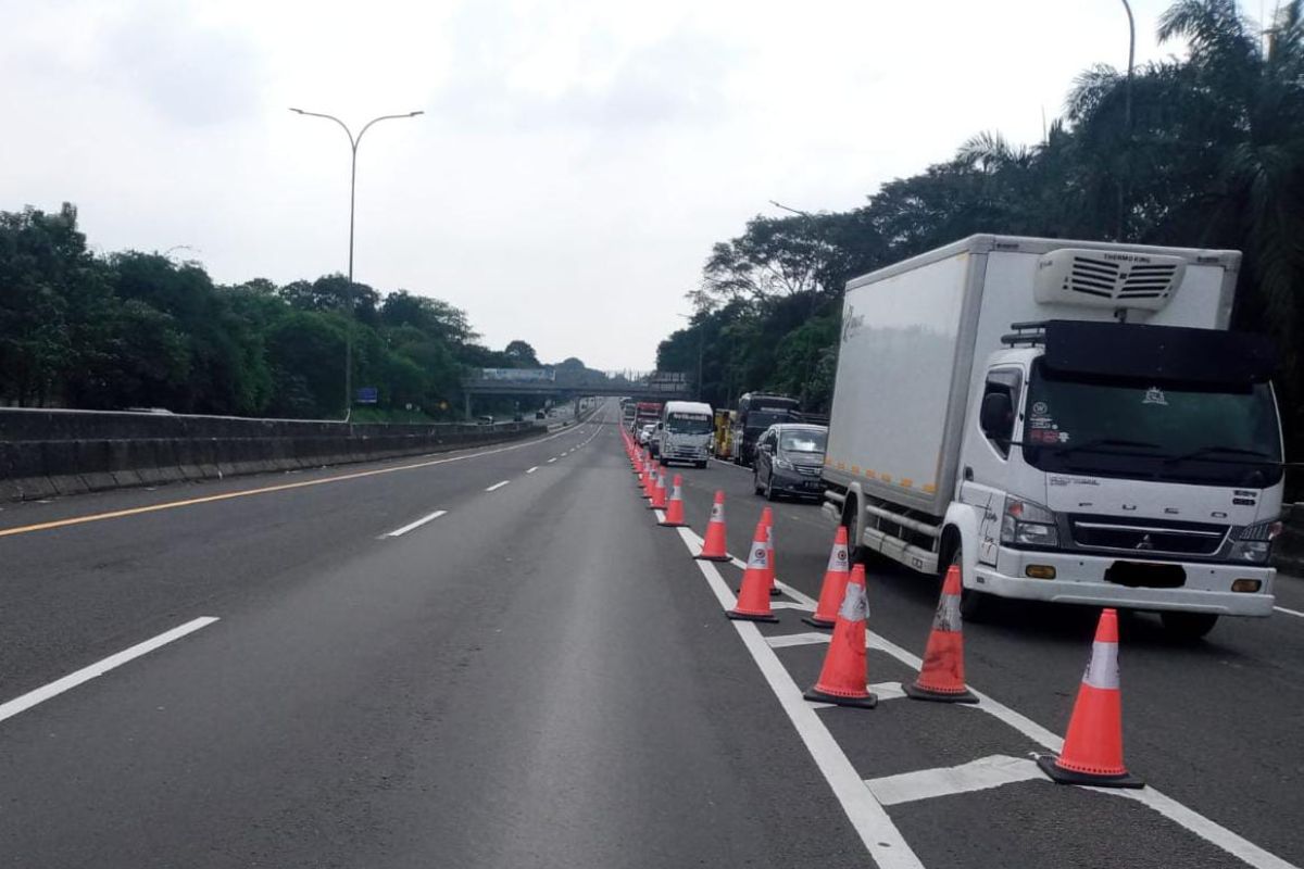 Arus balik Tol Jakarta-Cikampek pada Sabtu padat hingga diterapkan 