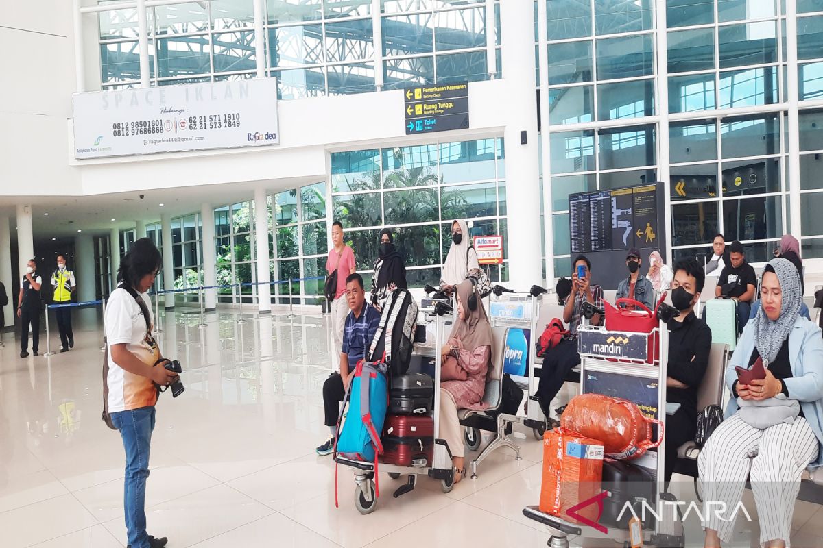 ARUS BALIK - Pemudik di Bandara Syamsudin Noor meningkat 13 persen dibandingkan 2022