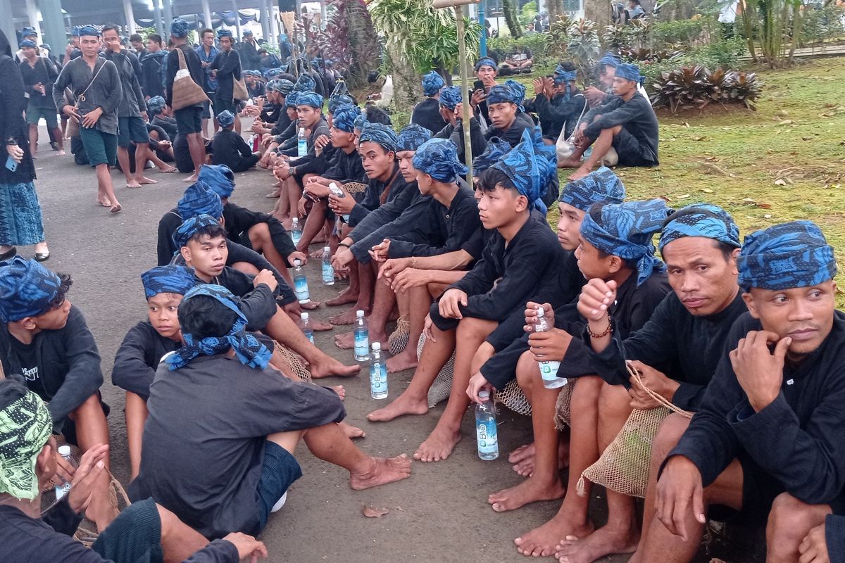 1.224 warga Badui lanjutkan Seba ke Gubernur Banten