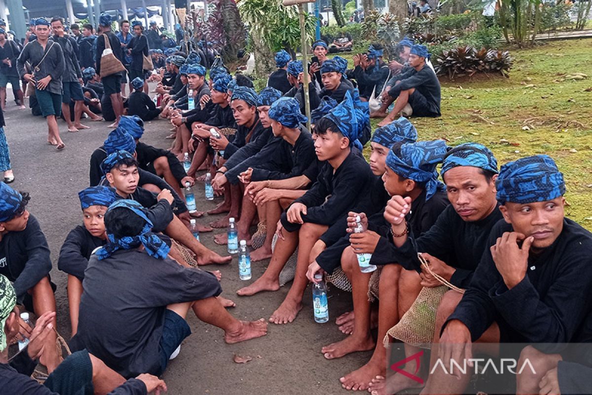 1.224 warga Badui lanjutkan Seba di Gubernur Banten