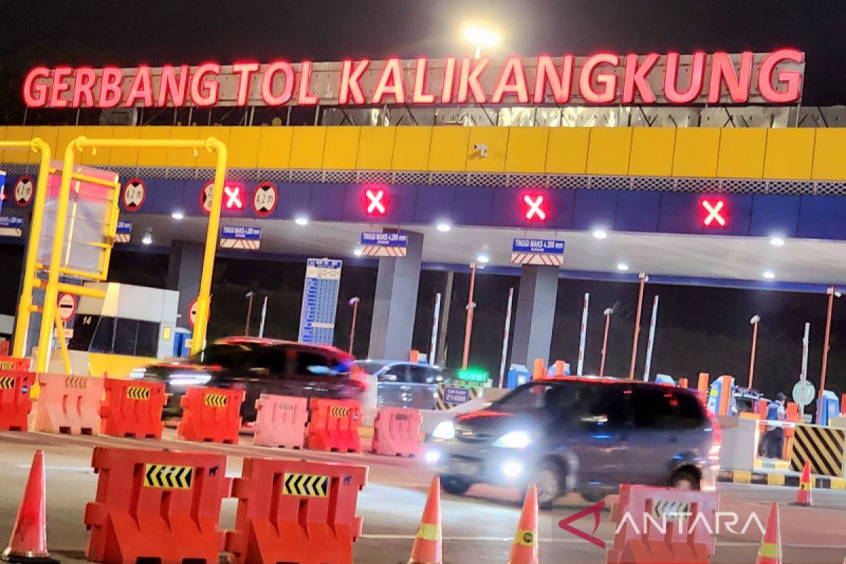Jalur satu arah dibuka dari gerbang Kalikangkung Semarang pada Sabtu malam