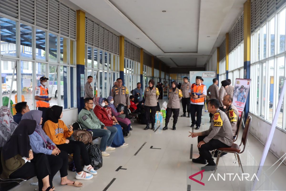 Arus balik lebaran penumpang bus di Teminal Sukabumi mulai alami peningkatan