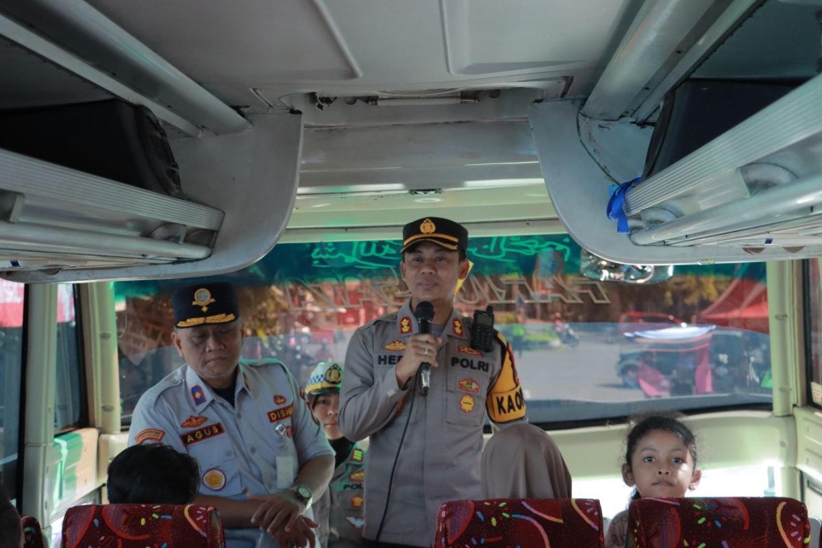 Kapolres Jember berangkatkan empat bus arus balik mudik gratis rute Jember-Surabaya