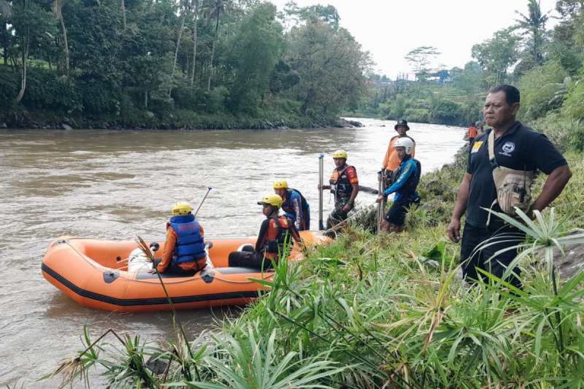 Pencarian orang diduga  hanyut di Sungai Serayu dihentikan
